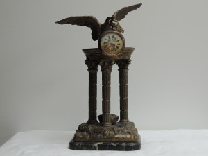 zakhorlogestandaard-vogel-op-zuil